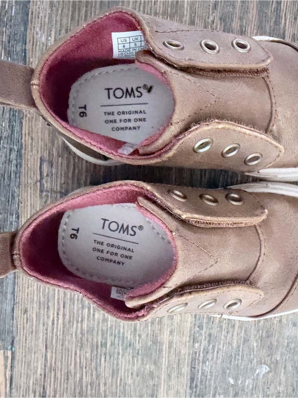 Toms Kids Slip-On Sneakers in Light Brown with Red Lining